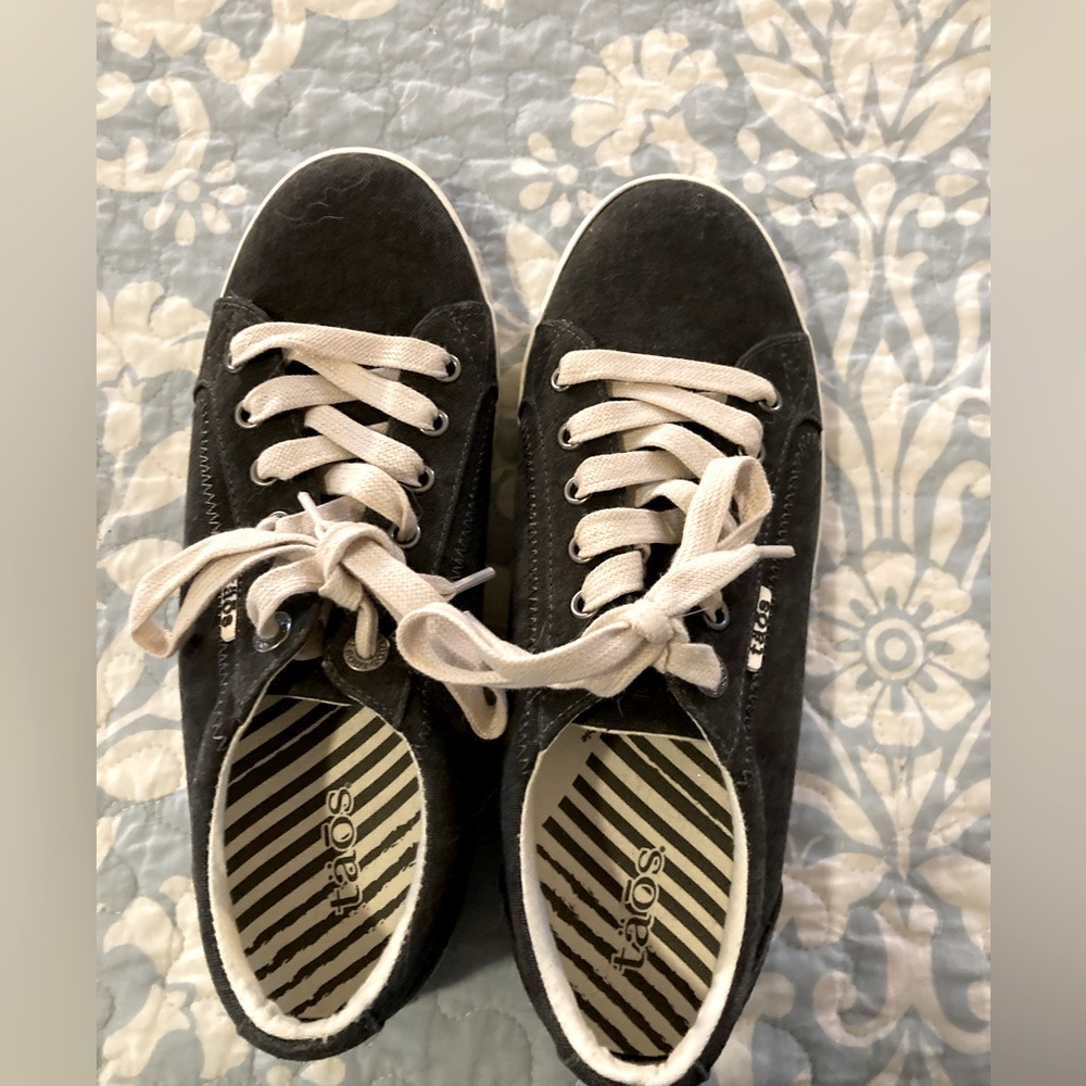Taos Star burst 9 charcoal gray . EUC! Worn once